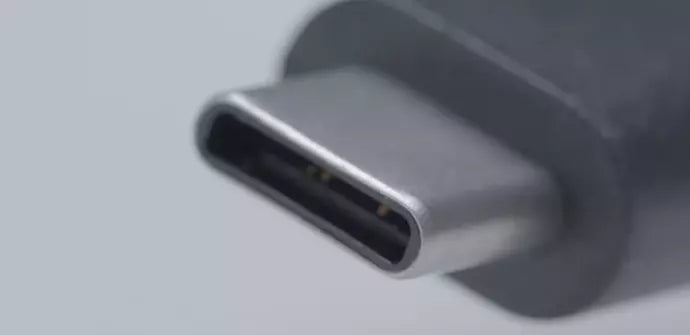 Qué pasará con la obligación de usar USB-C en los móviles: las opciones de Apple, Android y el frenazo a la innovación